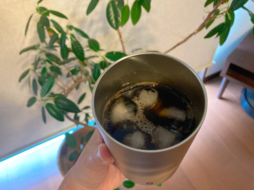 CAN GOMUGに入ったコーヒー