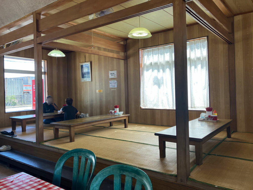「宮里そば」内観写真