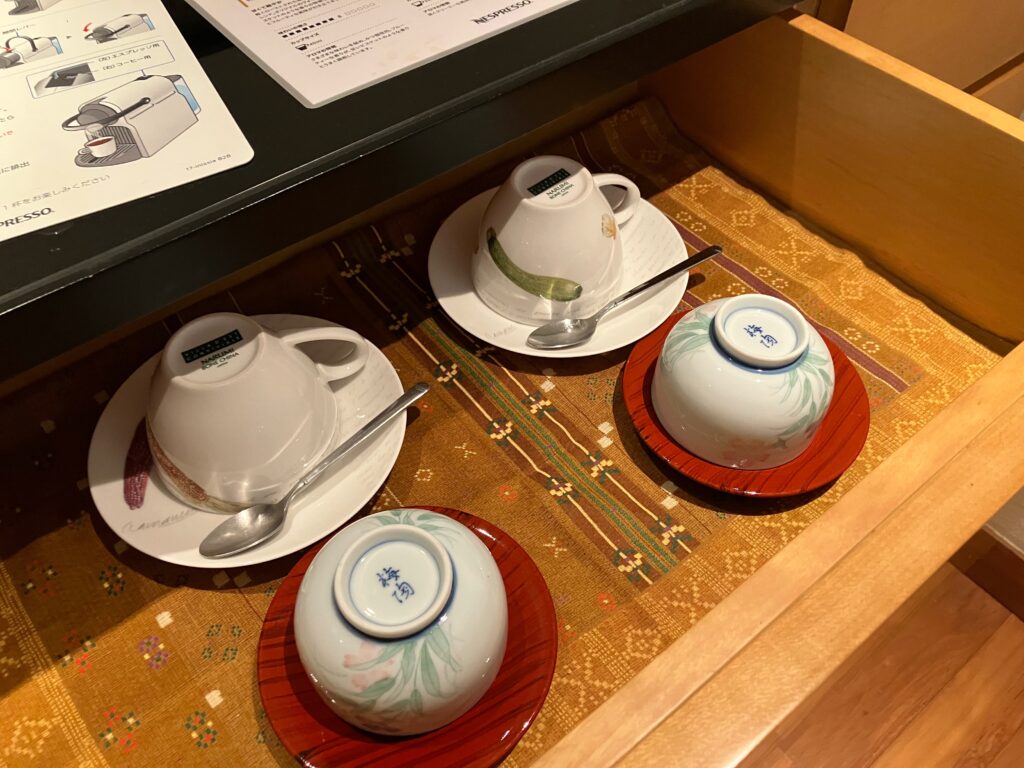 「百名伽藍」ミニバー周辺