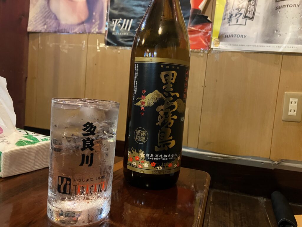 多良川のグラスで黒霧島