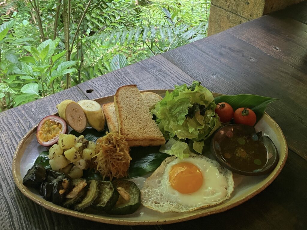「森宿山甌（やまがめ）」朝食