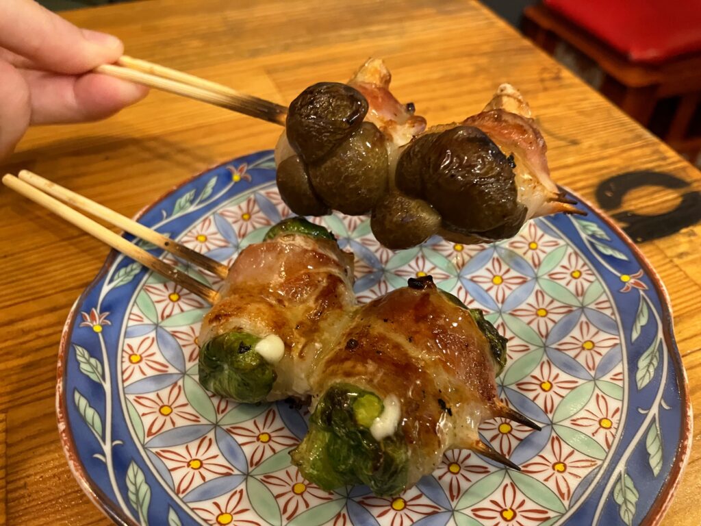 豚バラで野菜を巻き、焼き上げたシャキシャキの串