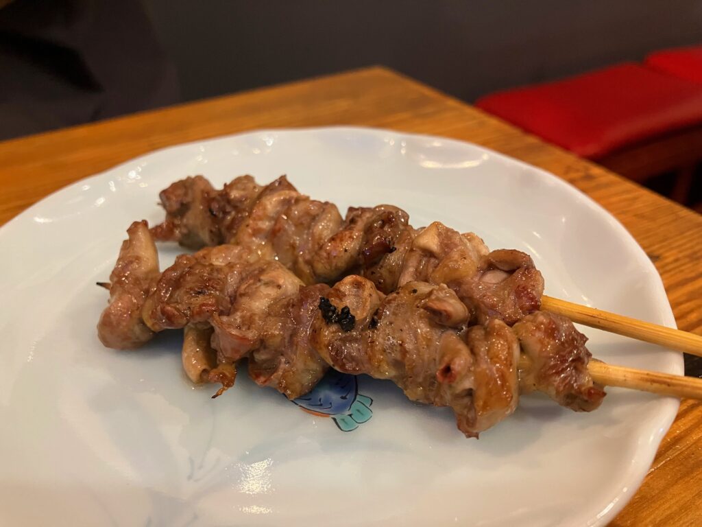 甘めのタレが絡んだパリパリつなぎの串