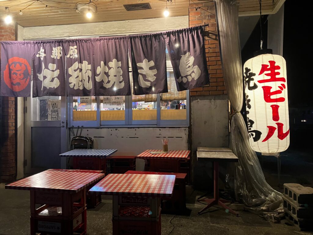 鳥正のテラス席の様子