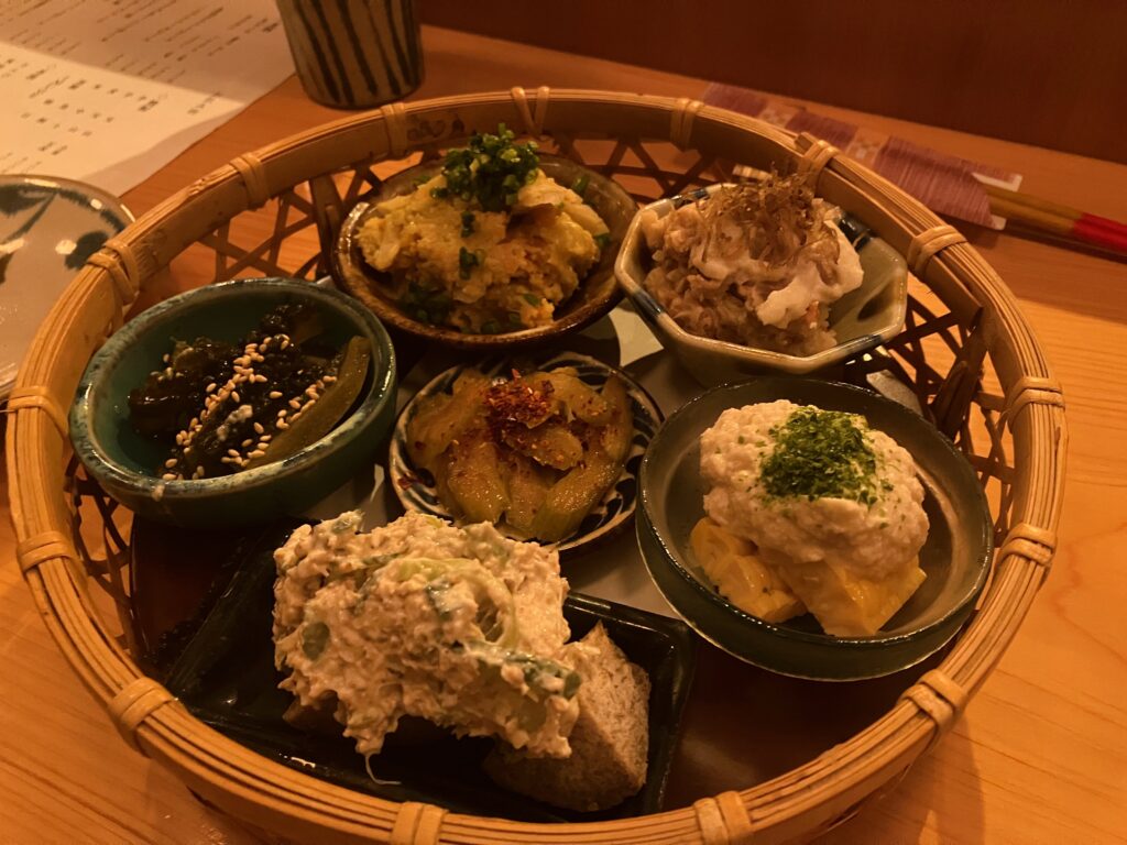 那覇市牧志「島ノ飯 みなもと」の島野菜おばんざい お任せ5種盛