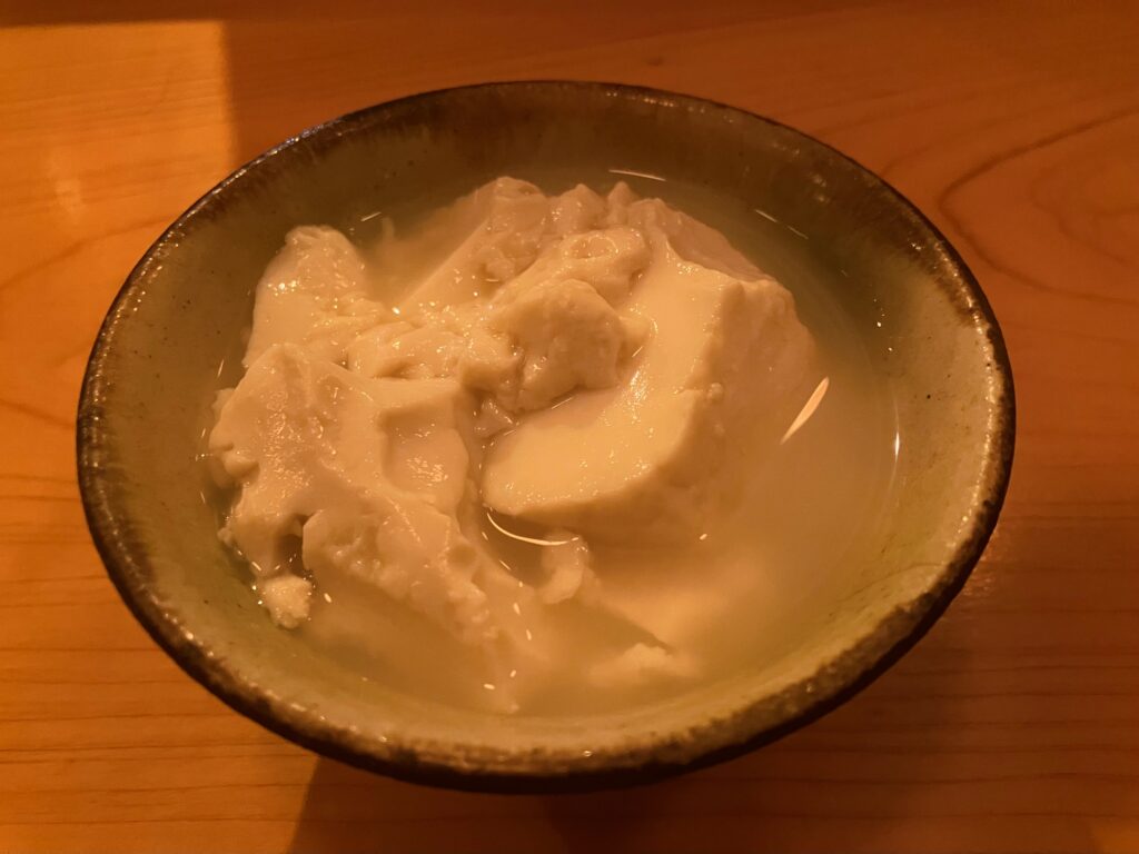那覇市牧志「島ノ飯 みなもと」のお通し・湯し豆腐