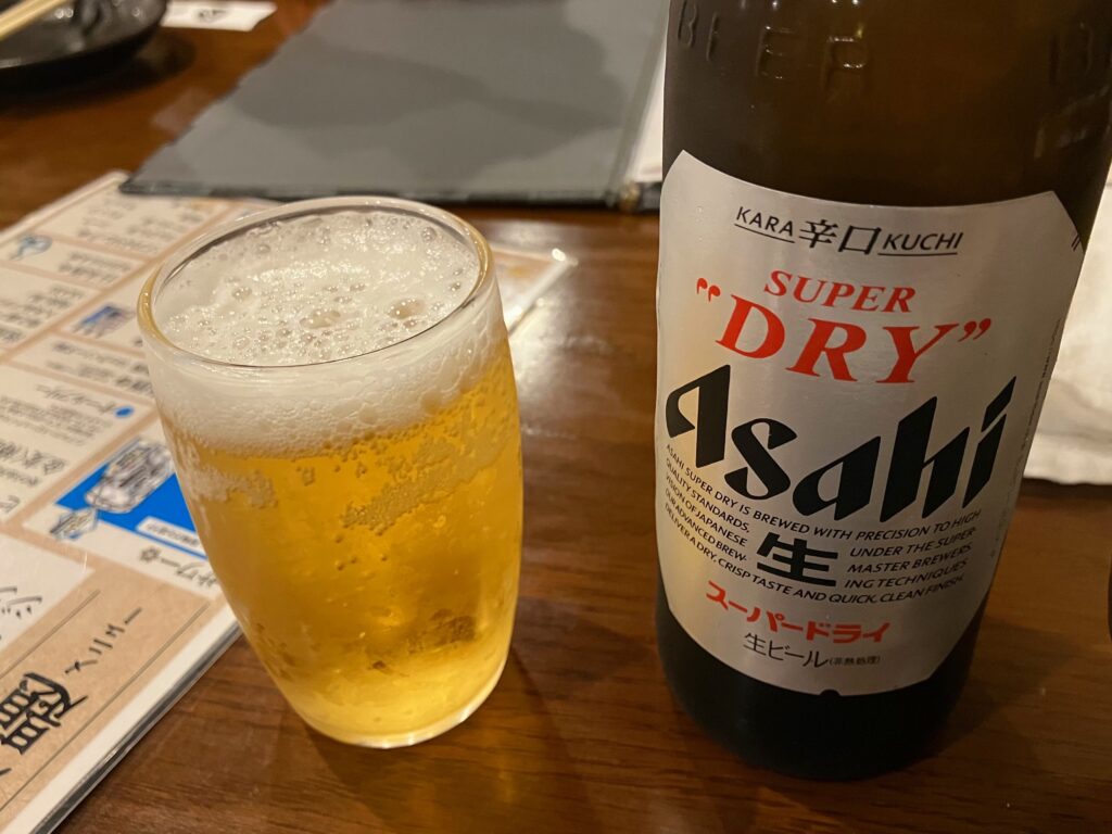 那覇市古島「炉端焼き 八べえ」スーパードライ（小瓶）