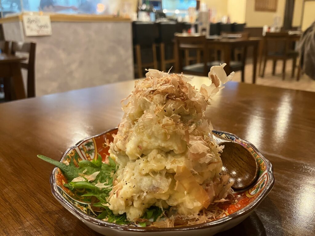 那覇市古島「炉端焼き 八べえ」八べえっぽいポテトサラダ