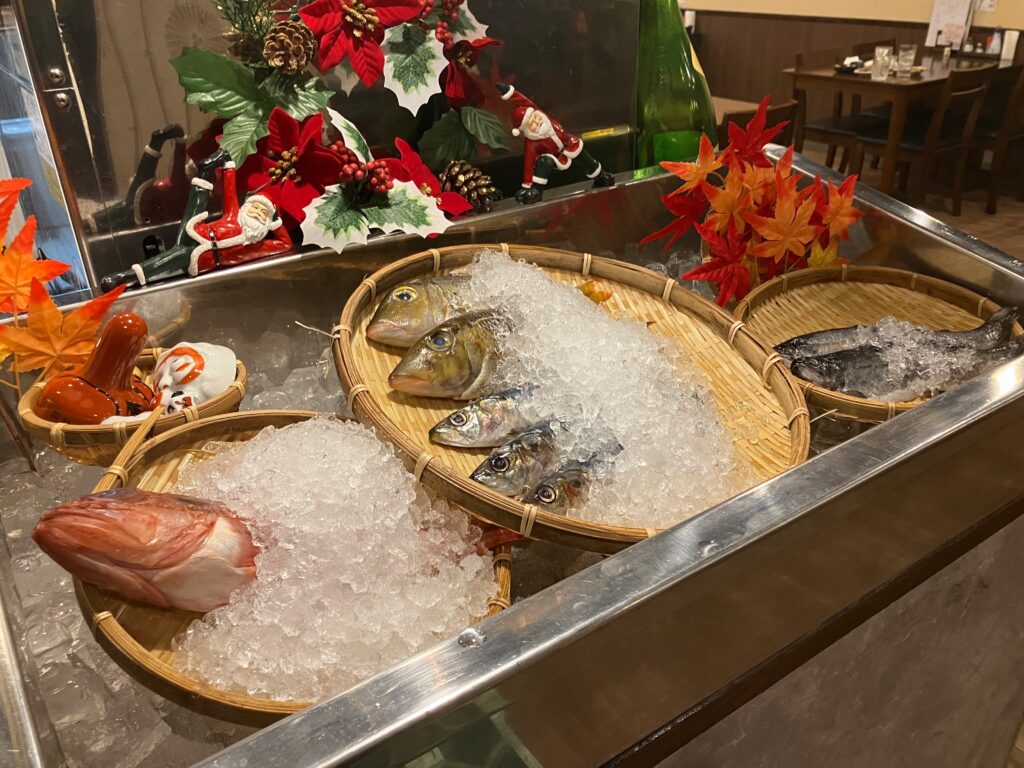 那覇市古島「炉端焼き 八べえ」本日の鮮魚