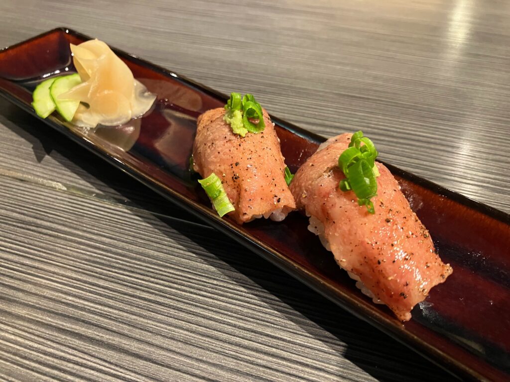 南風原町与那覇「肉処 ししまい」和牛ロース炙り寿司