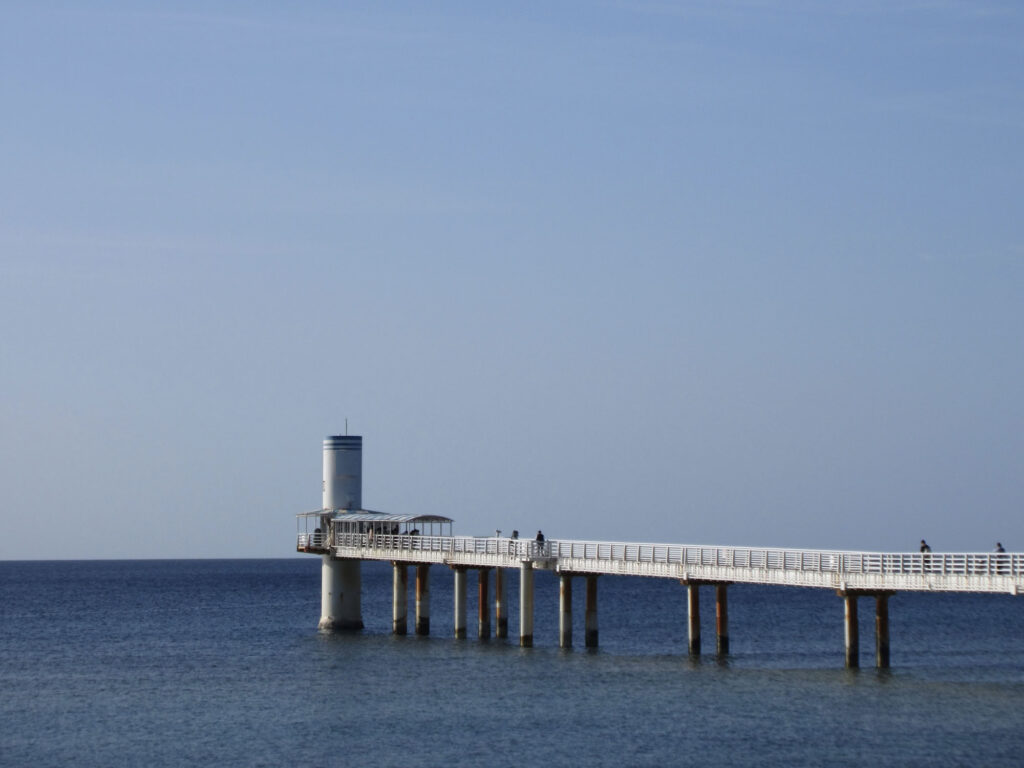 名護市喜瀬「ザ・ブセナテラス」ブセナ海中公園へ続く桟橋