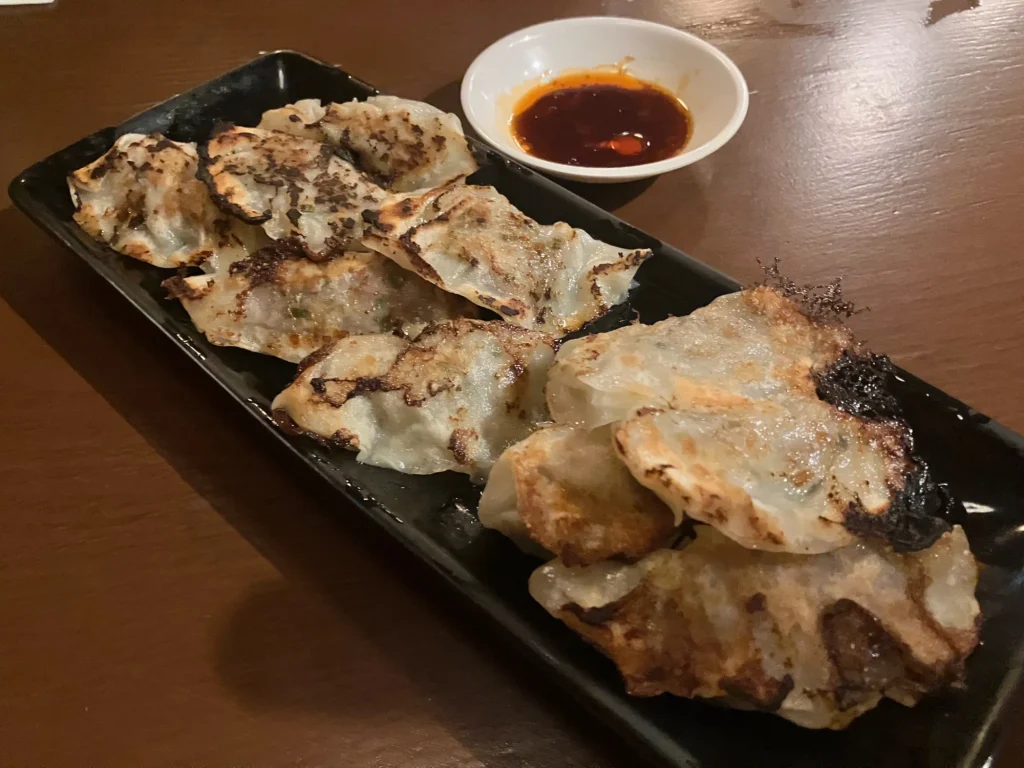 西原町我謝「居食屋ふるさと」の手作りギョーザ
